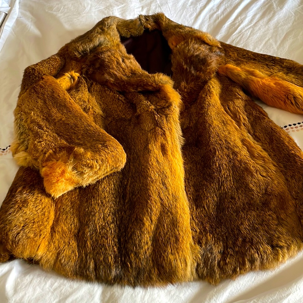 Gorgeous, VINTAGE real Red Fox ladies coat.